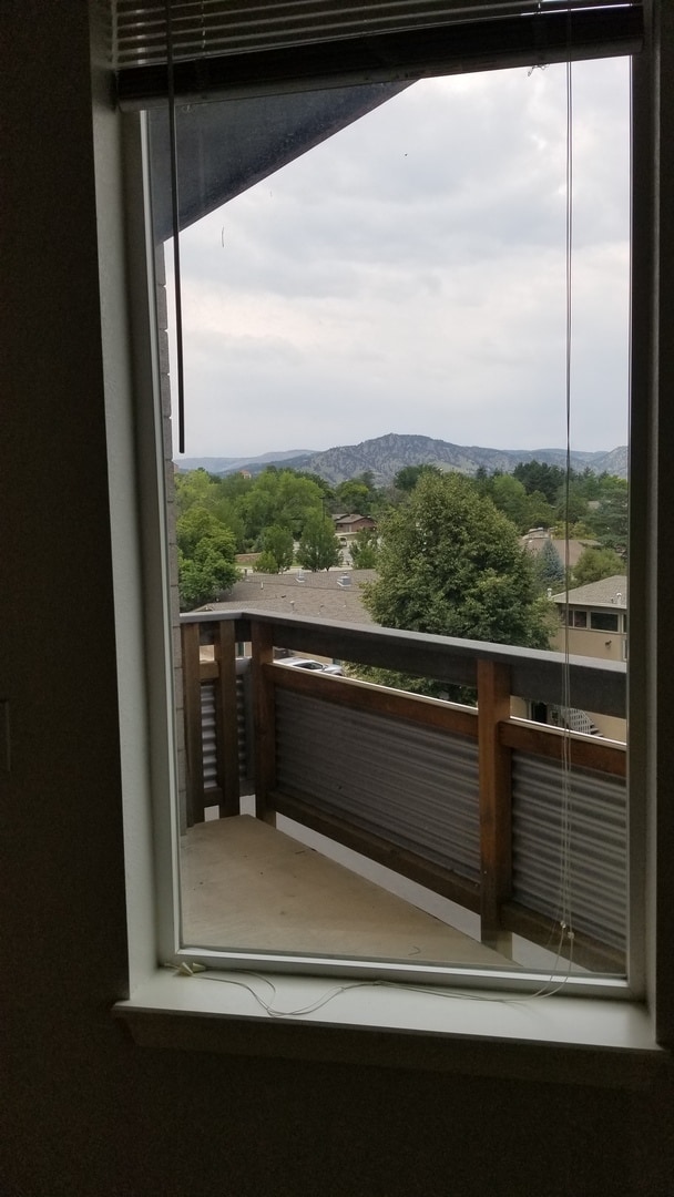 Building Photo - 2 Bedroom Condo SUPER close to Campus!