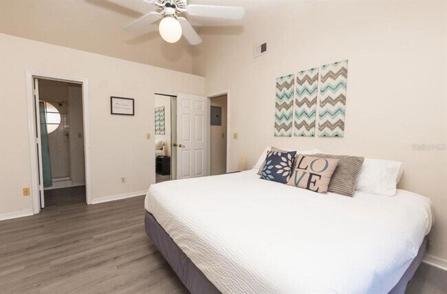 Building Photo - 2492 Sweetwater Club Cir