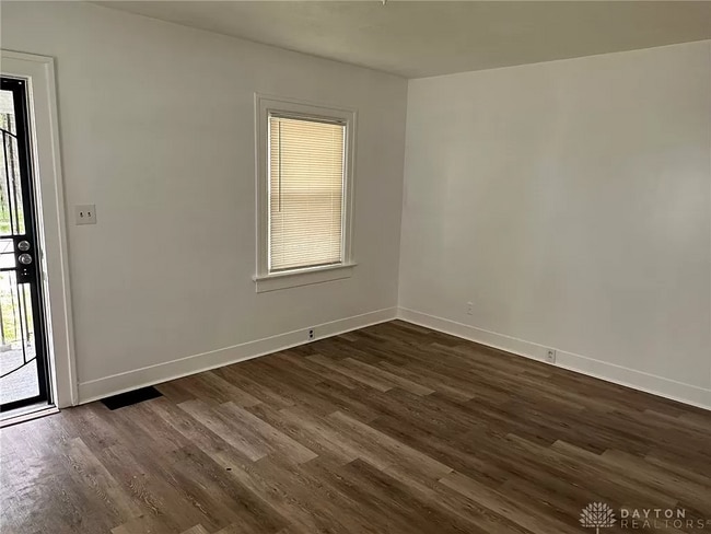 Building Photo - 11 Grove Ave