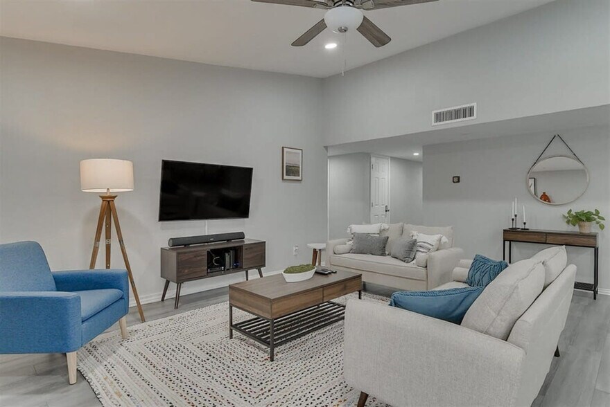 Building Photo - 2922 Clover Valley Dr