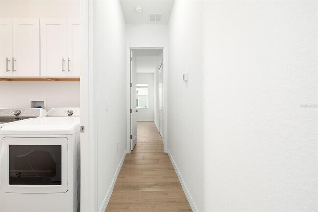 Building Photo - 5604 Lightning Whelk Ln