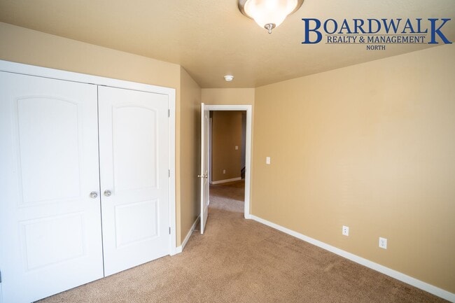 Building Photo - 3 Bed 3 Bath in Layton