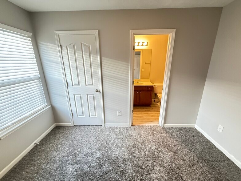 Building Photo - 4026 Cody Dr