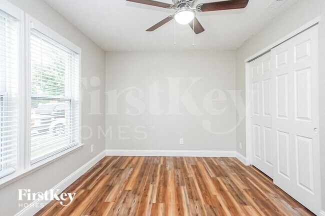 Building Photo - 969 Stonehurst Dr