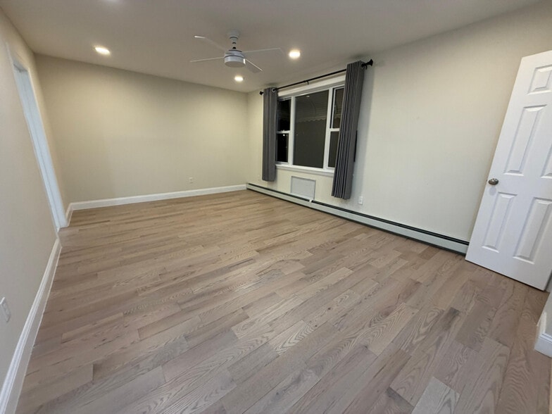 Building Photo - 61-06 171st St