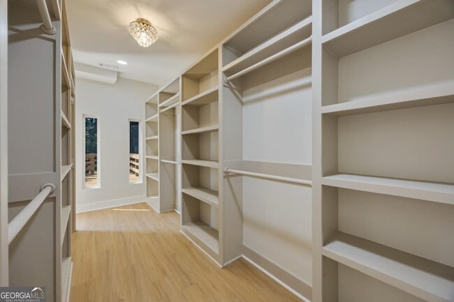 Building Photo - 2555 Flagstone Dr SE