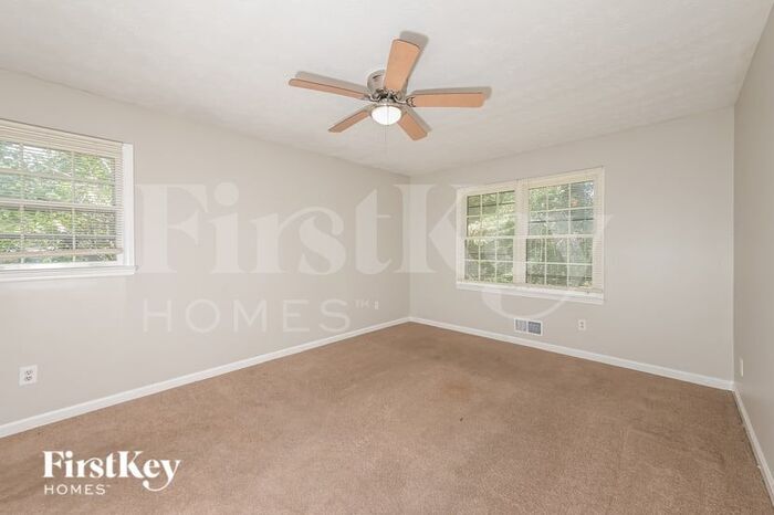 Building Photo - 2051 Windsor Ln SW