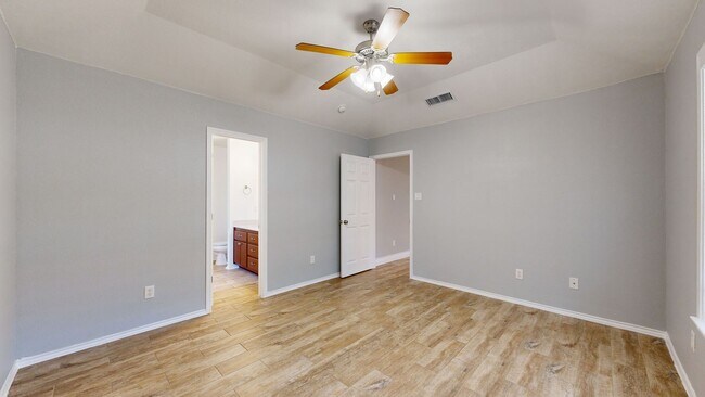 Building Photo - Completely repainted 4 bedroom ALL TILE ho...