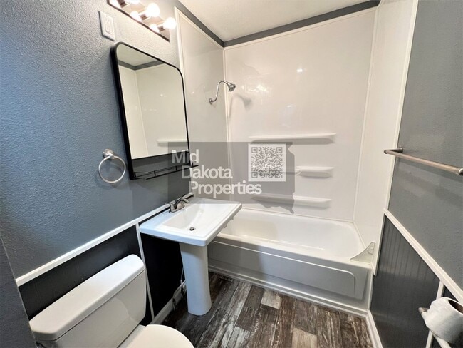 Building Photo - 404 S Minnesota- 4 Bedroom, 2 Bathroom House