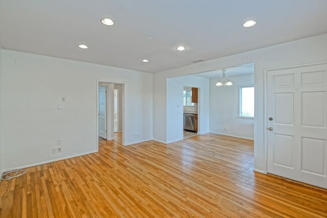 Building Photo - Bright & Charming, Single Story 3BR2BA Home w/ Large Front Yard, Huge Fenced Rear Yard w/ Large D...