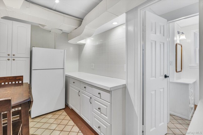 Building Photo - 11 Doris Ct