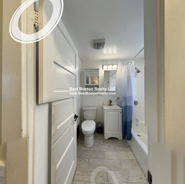 Building Photo - 332 Beacon St