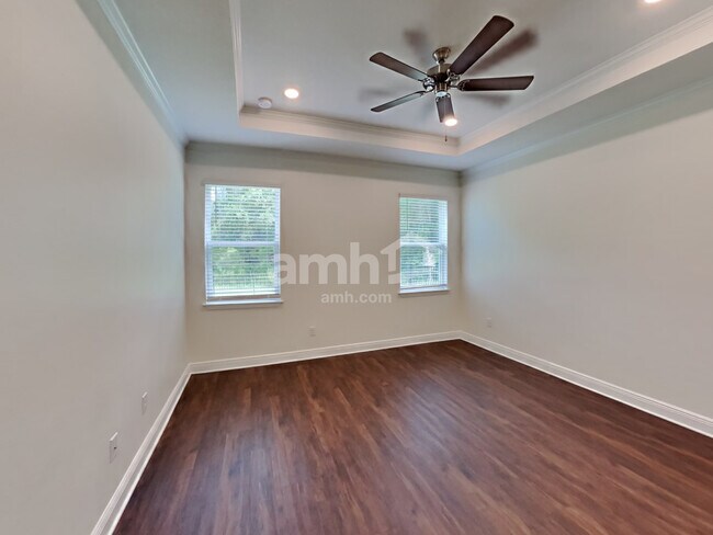 Building Photo - 27518 St Andrews Ave