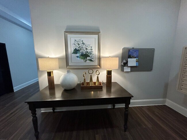 Building Photo - Beautifully Furnished 1/1 Apartment in Downtown Broad St.- $2,350