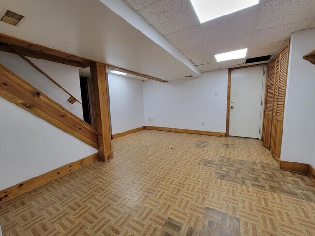 Building Photo - 137 Rosemont Dr