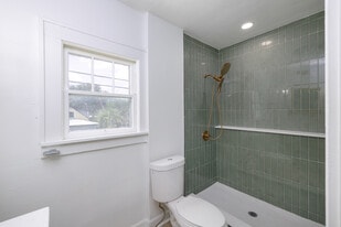 Building Photo - 618 7th Ave N