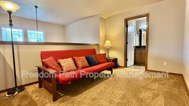 Building Photo - 406 Lundblad Pl
