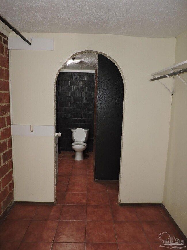 Building Photo - 1414 E Jordan St