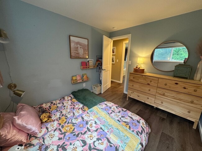 Building Photo - 3bd/3ba Edmonds Home