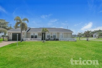 Building Photo - 2623 NE 22nd Ave