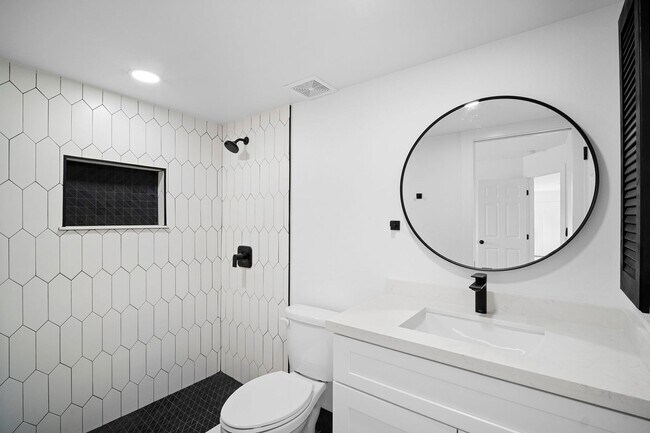 Building Photo - ****SPECIAL 2 WEEKS FREE****  Move-In Ready Cape Coral Home – Newly Remodeled Interior