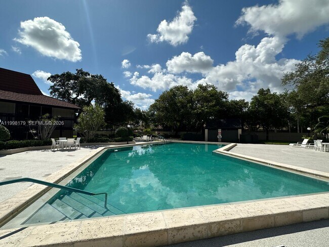 Building Photo - 605 Ives Dairy Rd