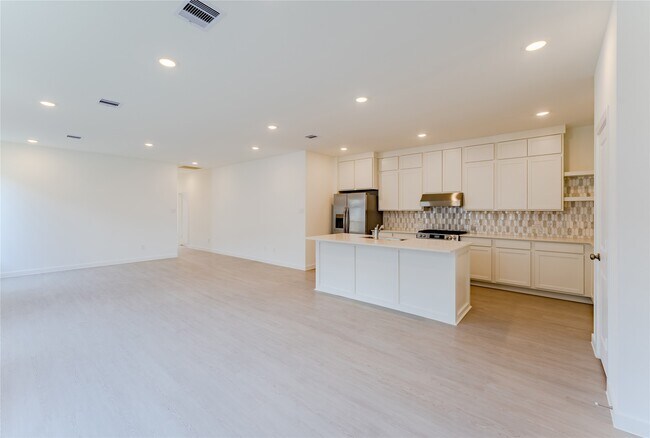 Building Photo - 6671 Iron Clover Dr