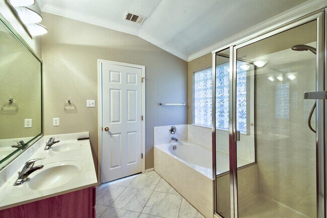 Building Photo - 10700 Beard Ave
