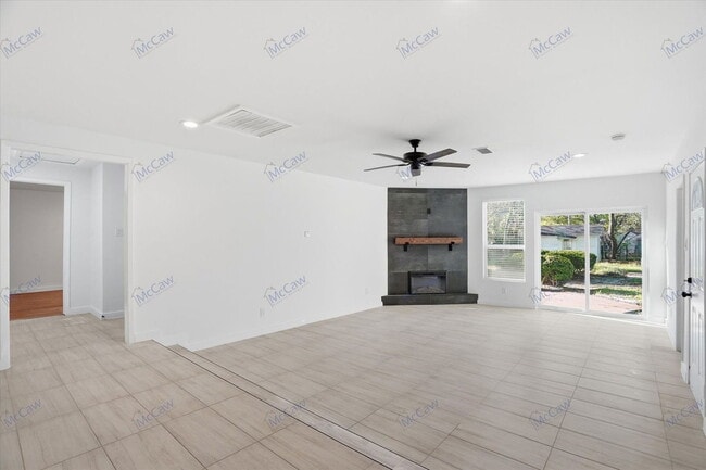 Building Photo - 2228 Goldenrod Ave