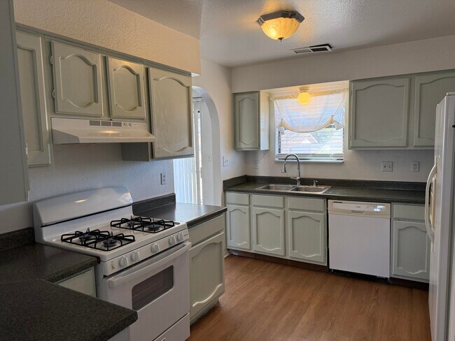 Building Photo - 840 Bravo Ct SE