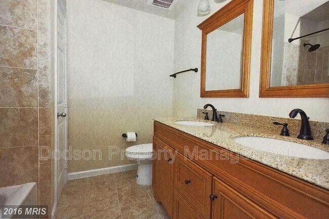 Building Photo - 8 Cathedral Ln