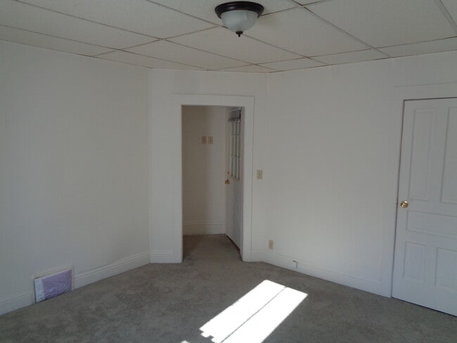 Building Photo - 424 E Prairie St