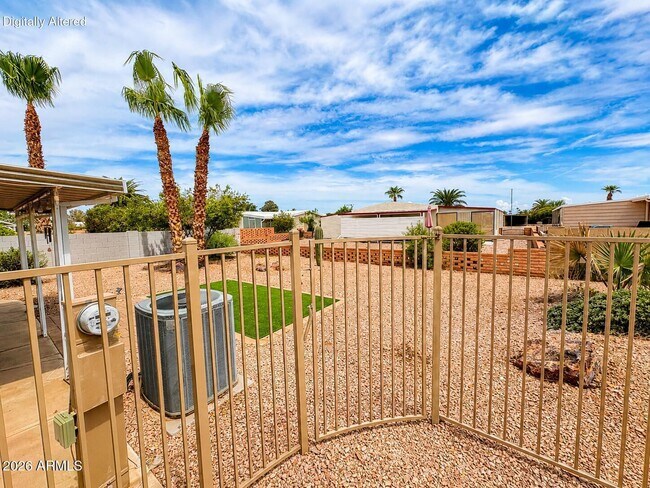 Building Photo - 9317 E Cactus Ln S