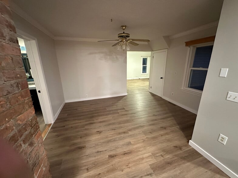 Dining room area - 260 Jefferson Ave