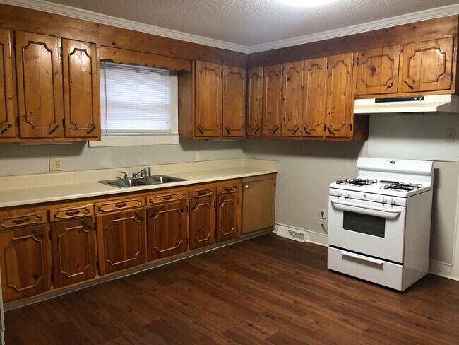 Building Photo - 3 bed 1 bath near West Village in Downtown Greenville