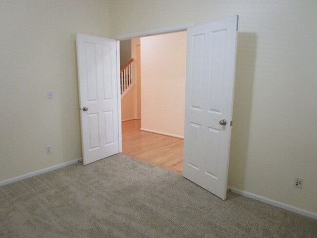 Building Photo - 3 Bedroom, 2.5 Bathroom Home with Office in Fife