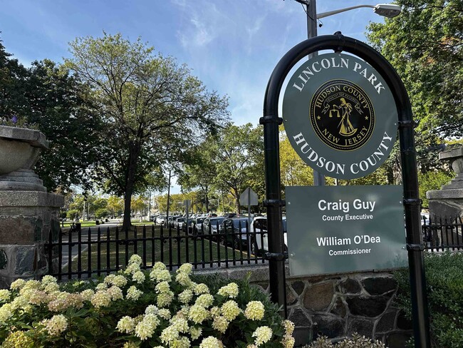 Building Photo - 55 Mallory Ave