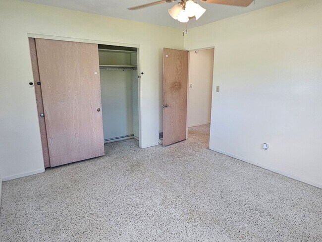 Building Photo - 264 Glen Oak Rd