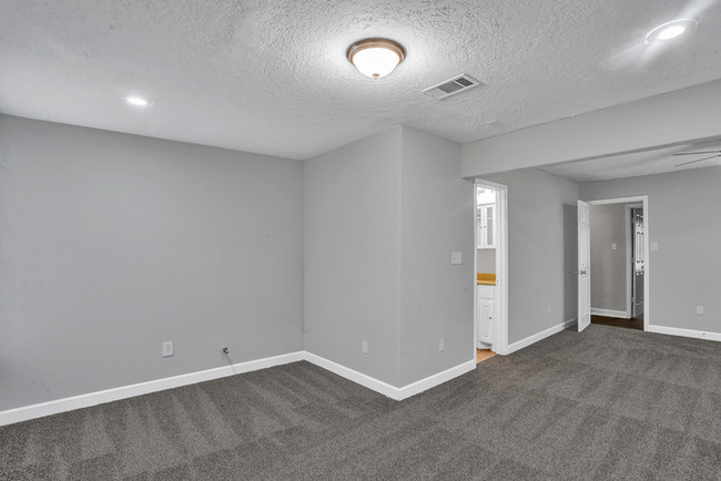 Building Photo - 119 Highland Cove