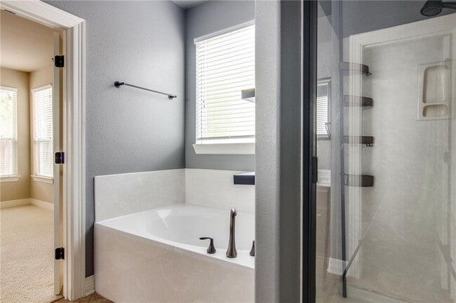Building Photo - 15400 Interlachen Dr