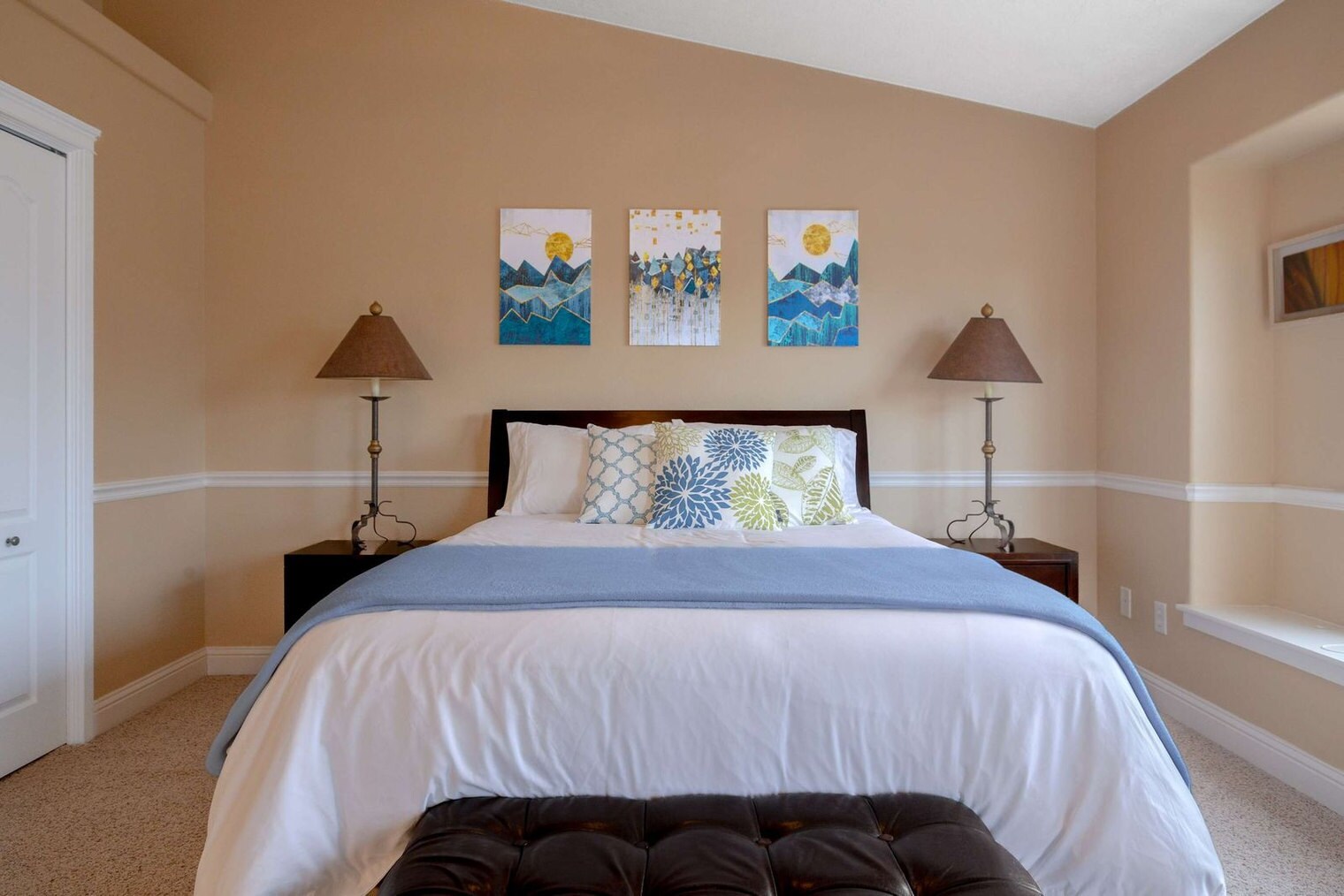 Building Photo - 1433 E Hays St