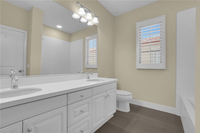 Building Photo - 64 Bianco