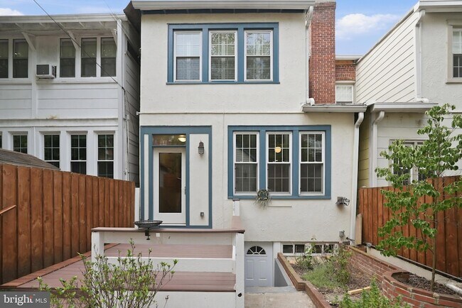 Building Photo - 3839 Beecher St NW
