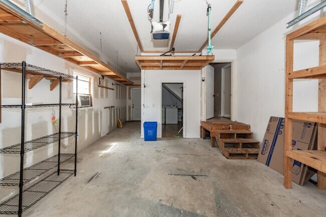 Building Photo - 765 Leafwood Rd