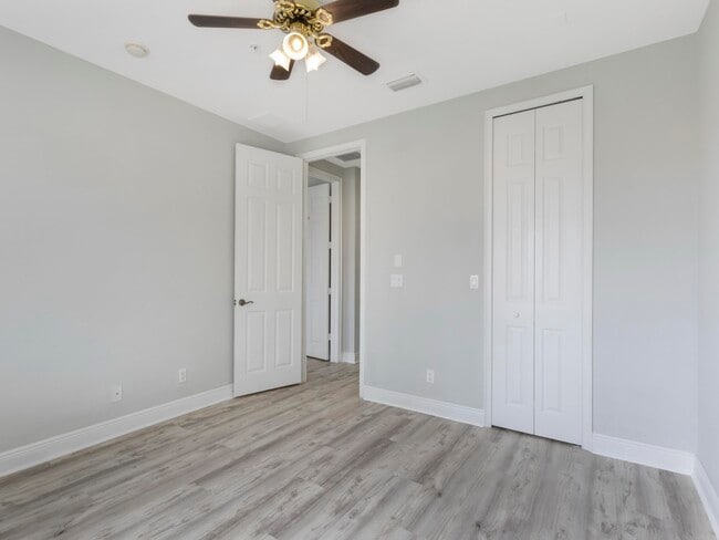 Building Photo - 3028 Waterside Cir