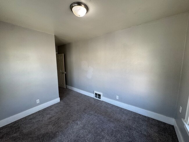 Building Photo - 1414 Iowa St