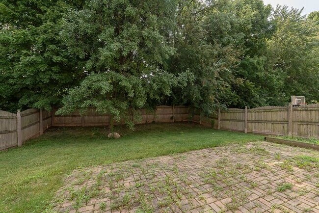Building Photo - Great 3 Bedroom, 2 1/2 Bath Home in Cameron Meadows Subdivision!