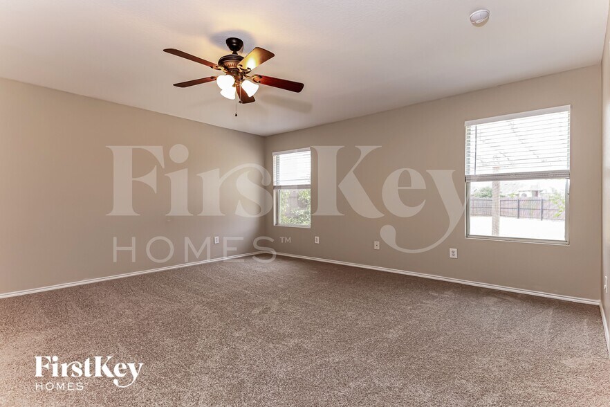 Building Photo - 229 Silver Spur Dr