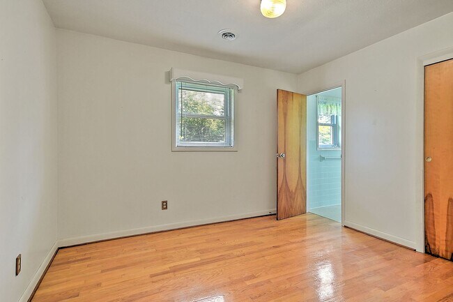 Building Photo - 208 Hogan Ave