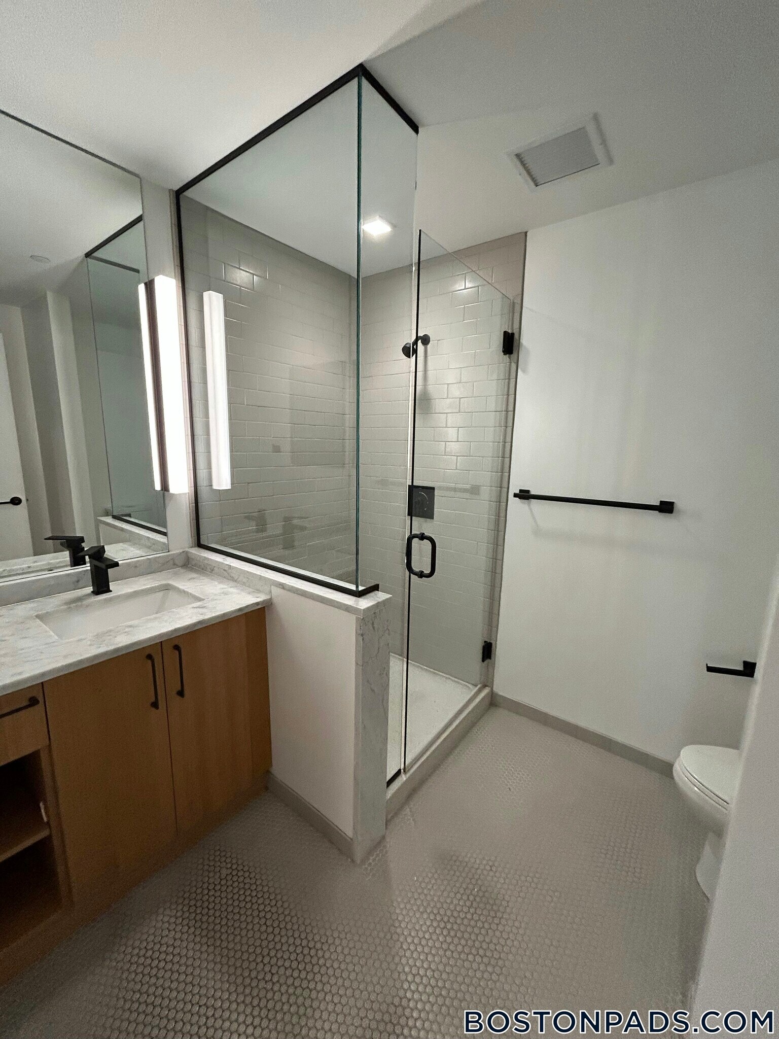 Building Photo - 83 Gardner St